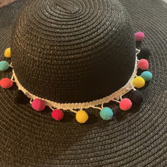 Pom Pom Floppy Beach Hat - Picture 3 of 4